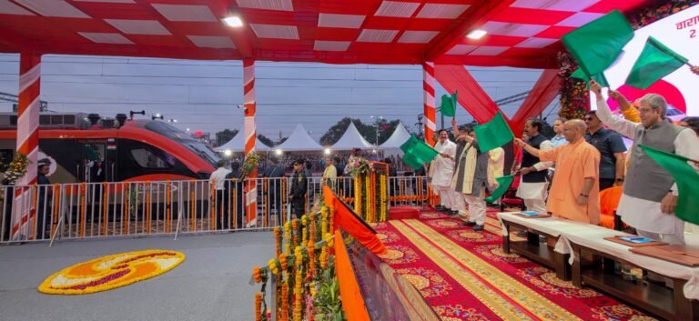 वाराणसी से तीन ट्रेनों को हरी झंडी, रेलमंत्री अश्‍व‍िनी वैष्‍णव बोले-पीएम मोदी ने बुलेट ट्रेन के ‘नॉर्थ कॉरिडोर’ को मंजूरी दे दी है”